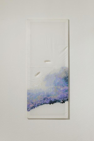 Reifenberg, White Trash (with handle I), 2016, Plastiktüte und Scotch tape, 134 x 56cm, Photocredits Wolfram Ziltz