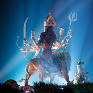 André Wagner, Spiritual Architecture - Durga and Hanuman, 60x60 cm, 2014, Duratrans Print unter Plexiglas im Leuchtkasten, Ed. 7/2 AP